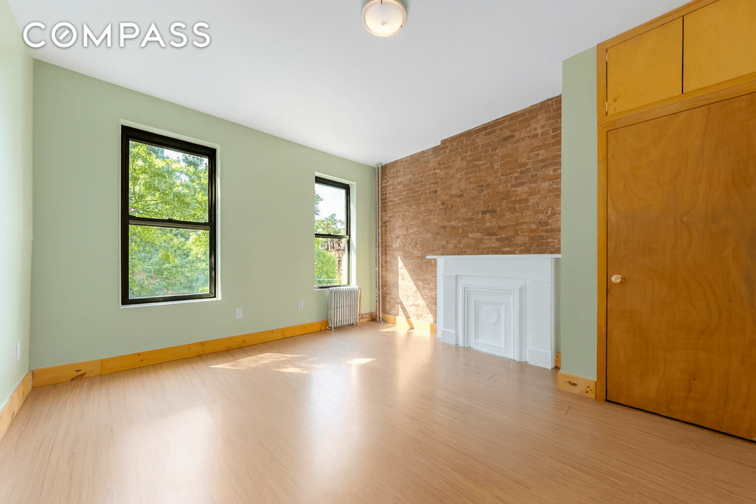 Welcome to 433 DeKalb Avenue, a boutique four story, eight unit free market rental building ideally located on the border of Clinton Hill and Bedford Stuyvesant.