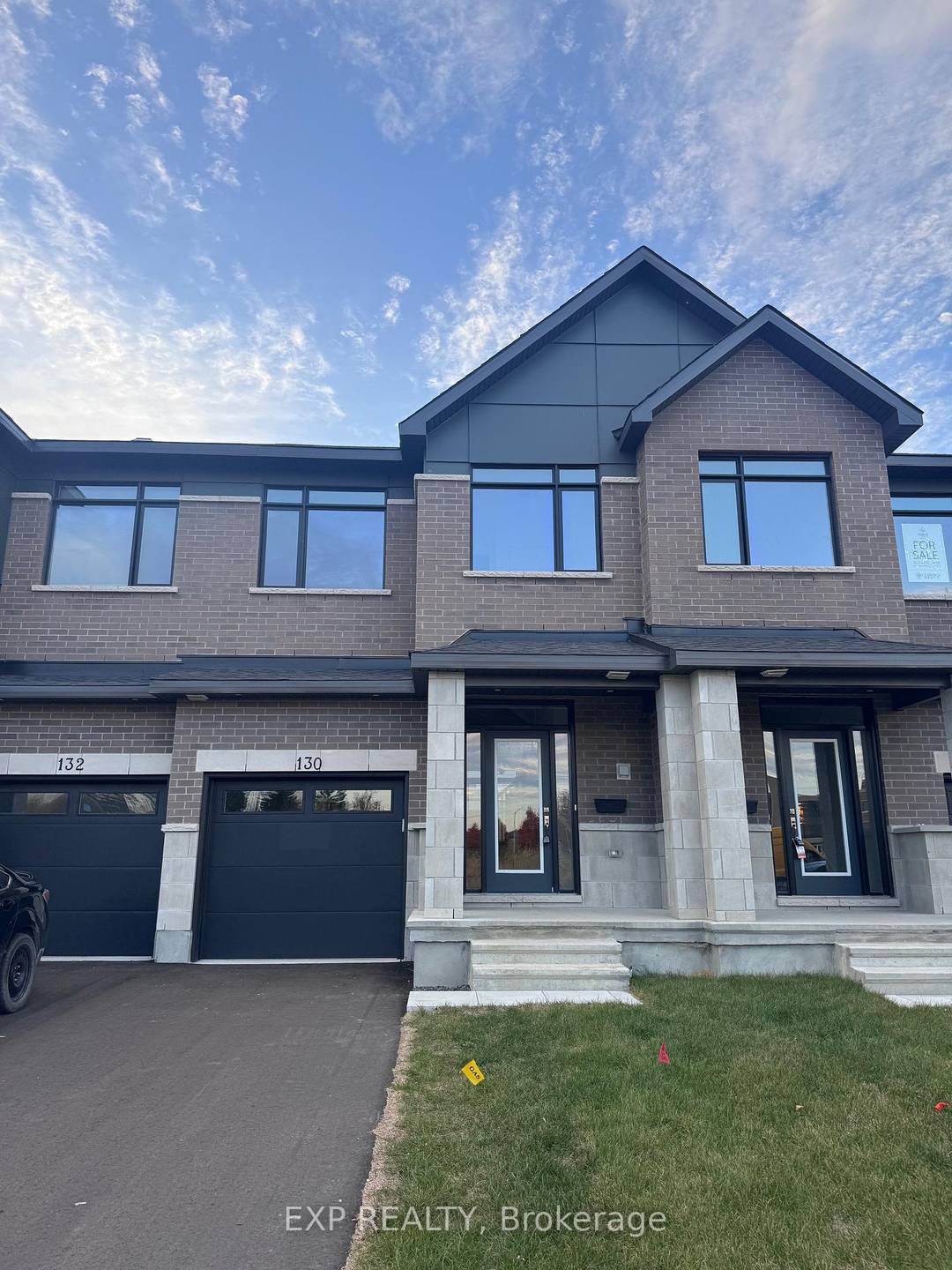 Welcome to this stunning BRAND NEW 3 bedroom luxury townhome located in the neighbourhood of Barrhaven's Heritage Park.