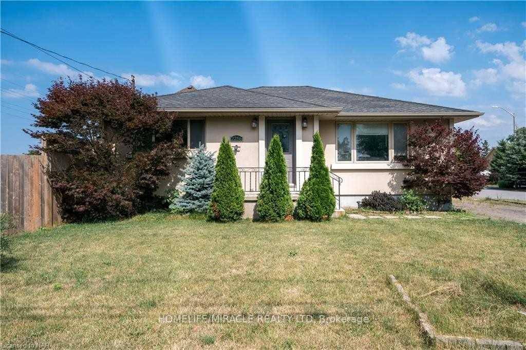 Well kept bungalow located in a desirable neighborhood in Niagara Falls.