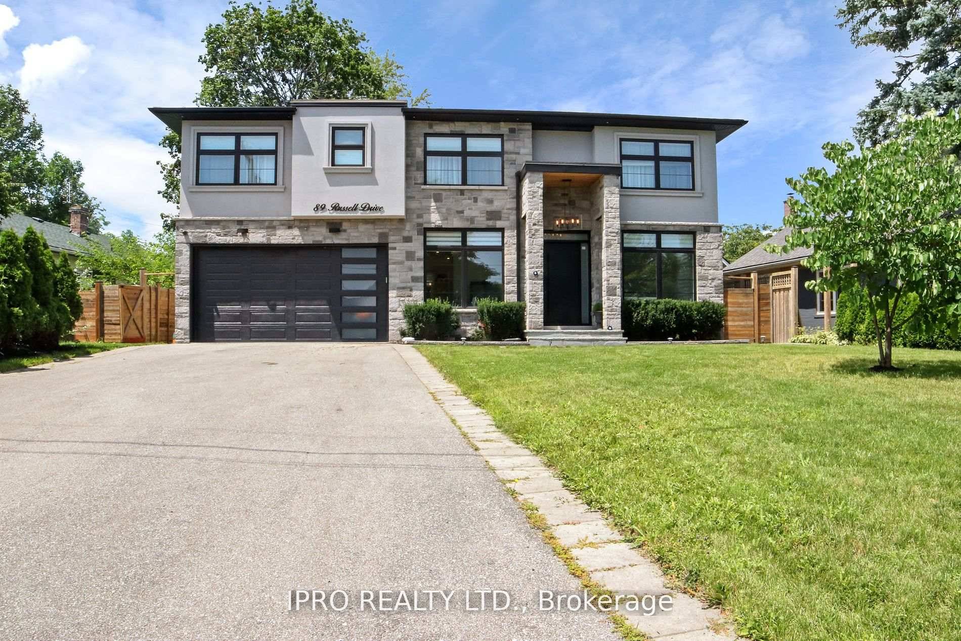 Prepare to be awed by this modern custom built Fully Furnished residence, nestled in Oakville's renowned College Park community.