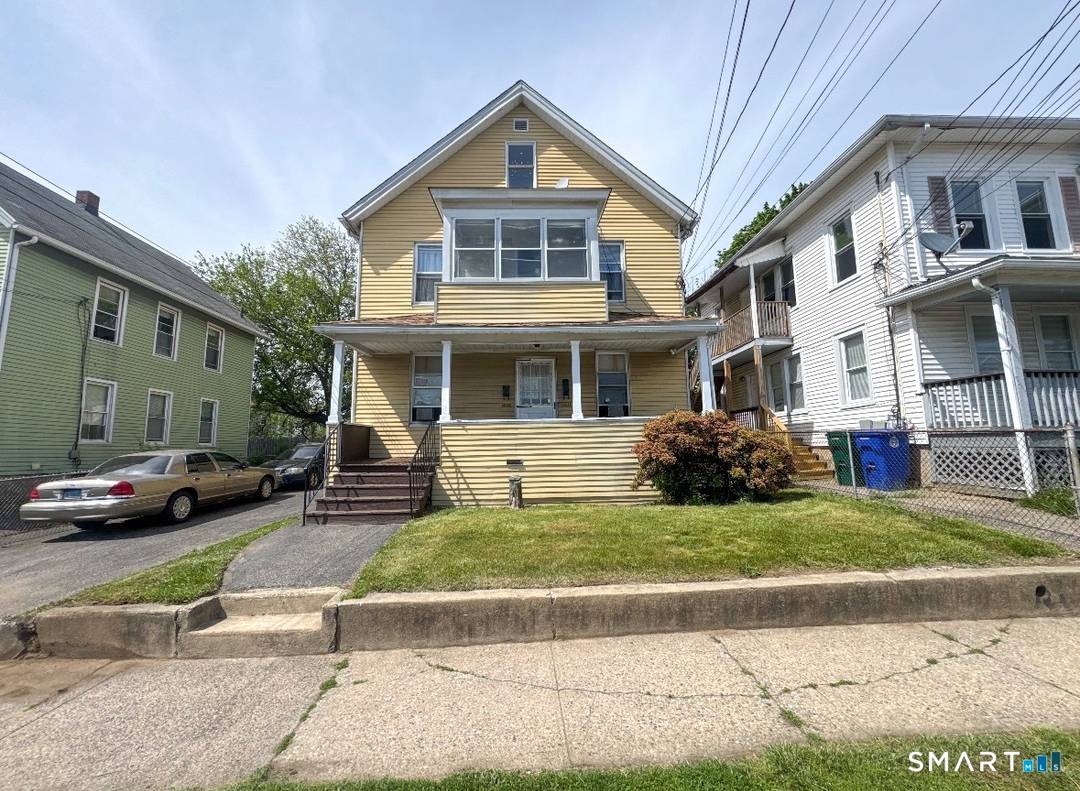 Lovely 2 family home in a prime location of Stratford.