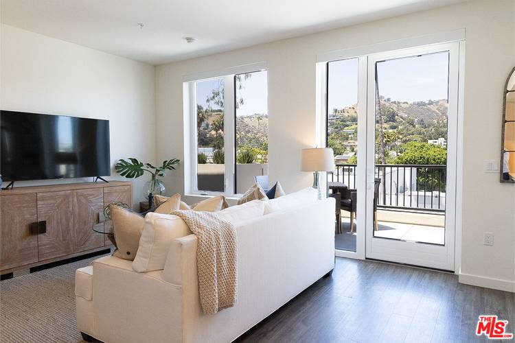 7566 W Sunset Blvd 3BR Hollywood Hills East La