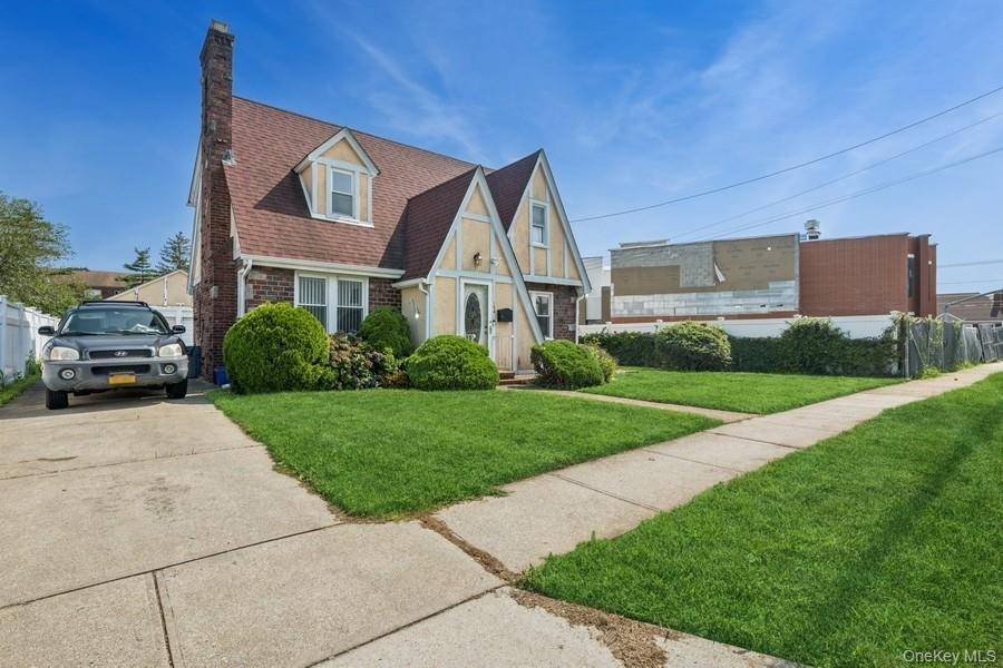 Charming 3 Bedroom Cape !