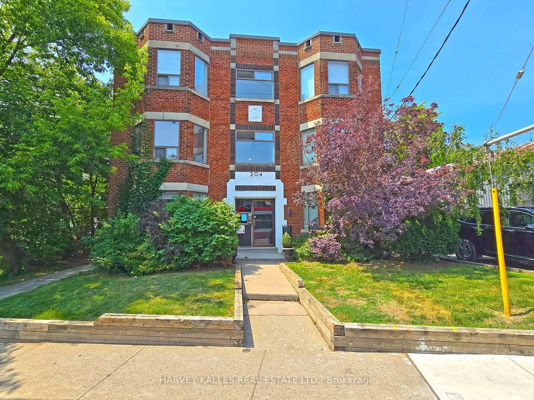 Chic 1 Bedroom Retreat in a Character Filled Building Recently Renovated !
