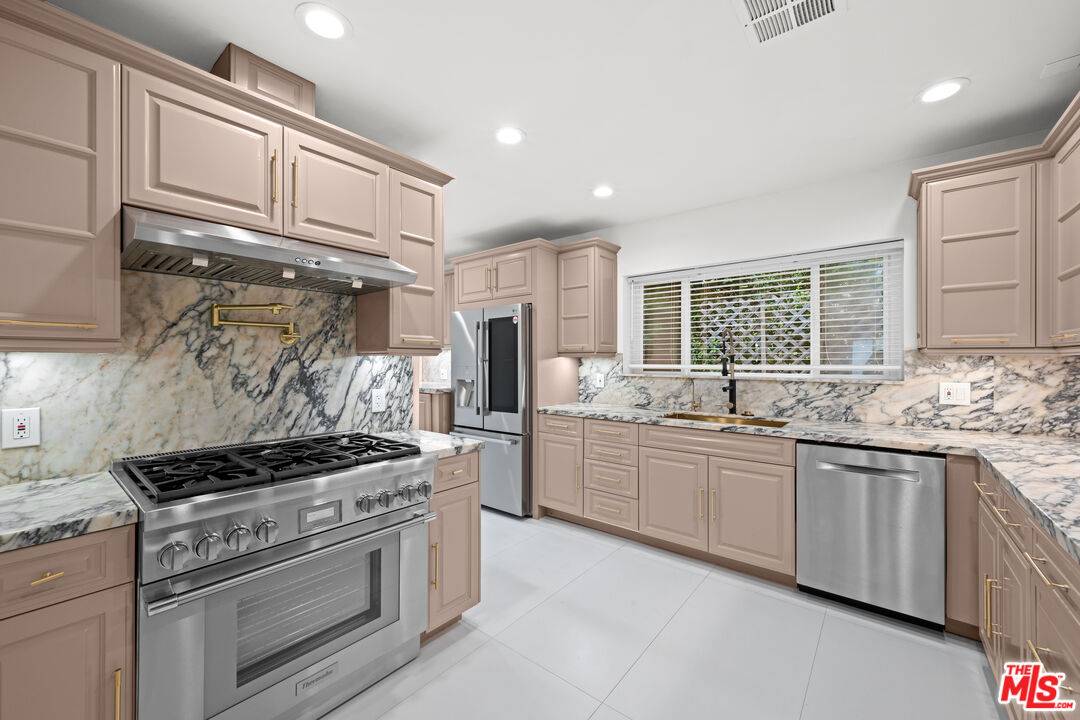 260 S La Peer Dr 3BR Beverly Grove La