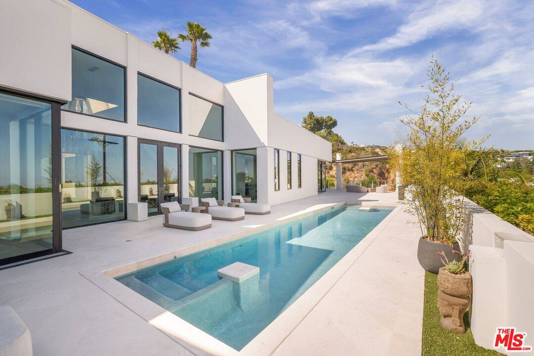 9405 Sierra Mar Pl 3BR Sunset Strip La