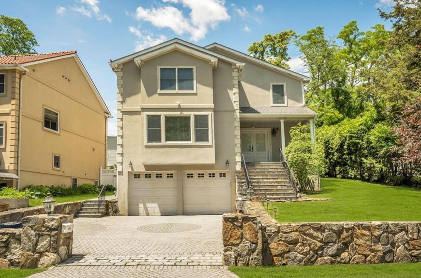 Elegant 8 Room Colonial in Prime White Plains Location.