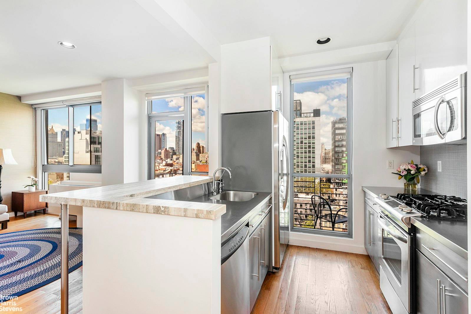 Welcome to the highly coveted D line a corner apartment with the most extraordinary 270 degree views and abundance of sunlight throughout the day.