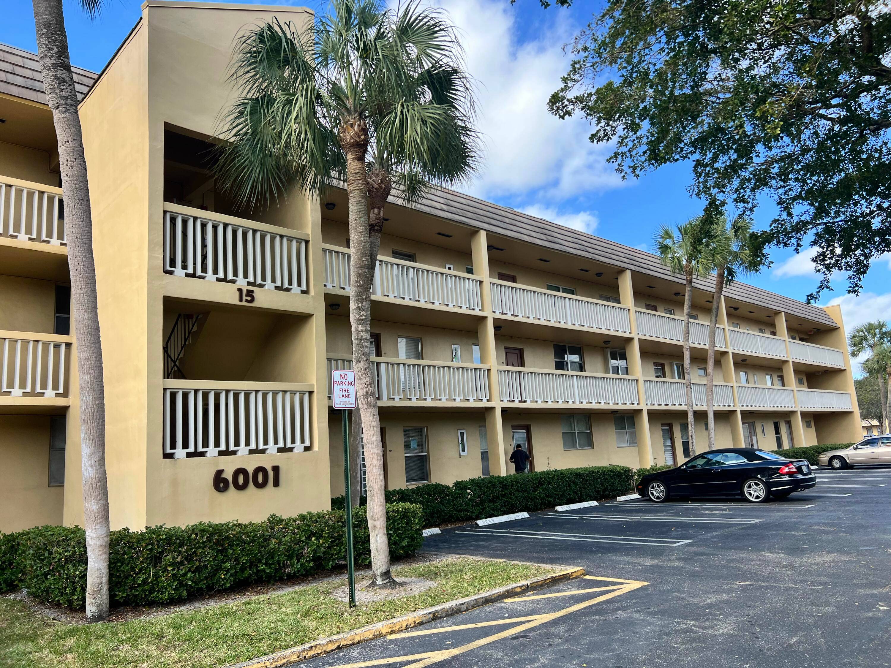 This 1st floor 1bed 1bath condo with a lake view represents an amazing opportunity for the right buyer to come in and make it YOUR home.