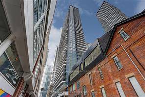 Luxury Never Lived In 2 Bed amp ; 2 Bath Unit With Stunning Unobstructed Views of The City.
