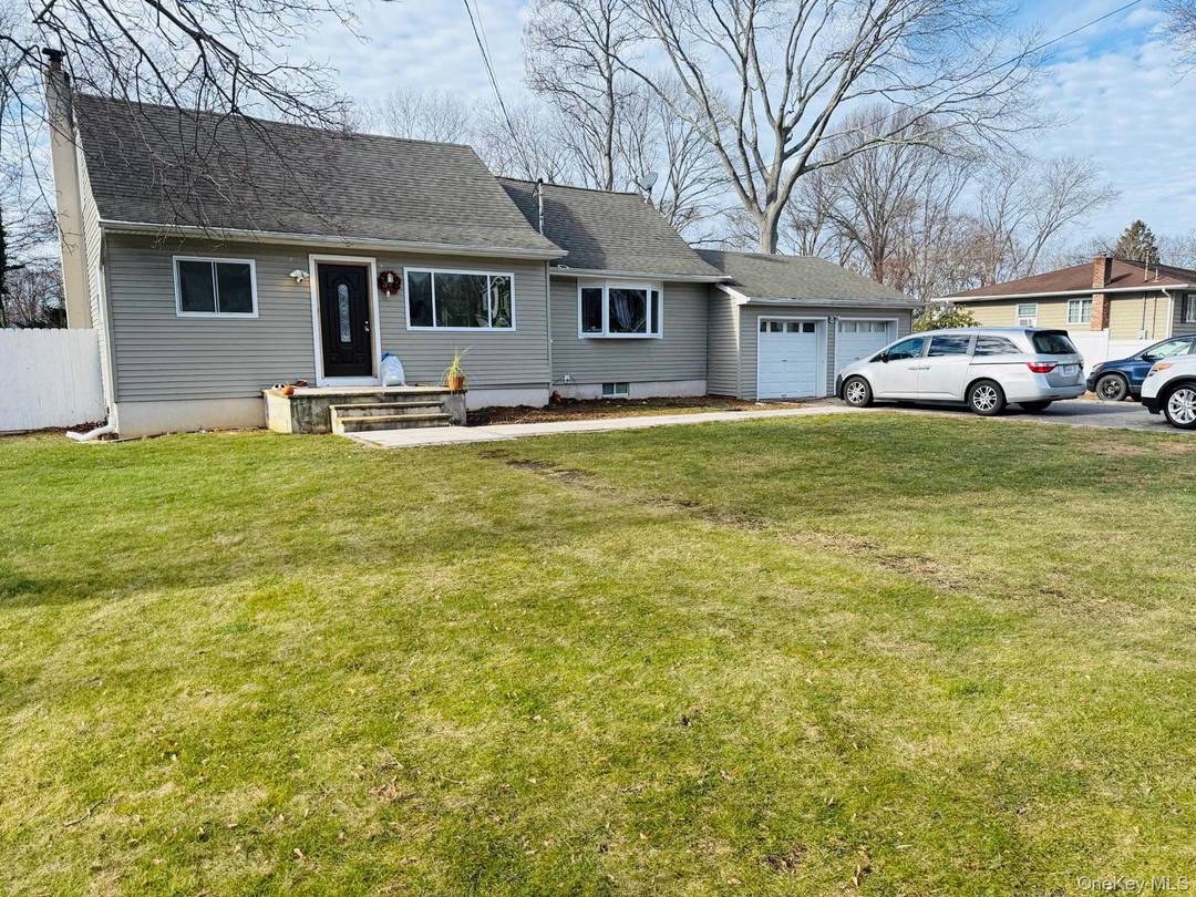 Welcome to this expansive home.