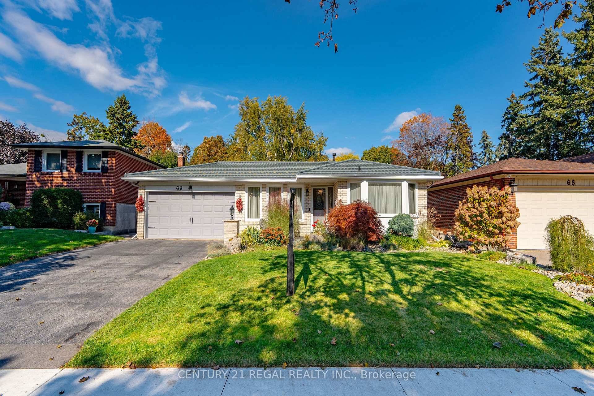 Fantastic backsplit on oversized landscaped lot, almost 200ft deep, with pool, pool house with bar and change rooms, great for backyard parties.