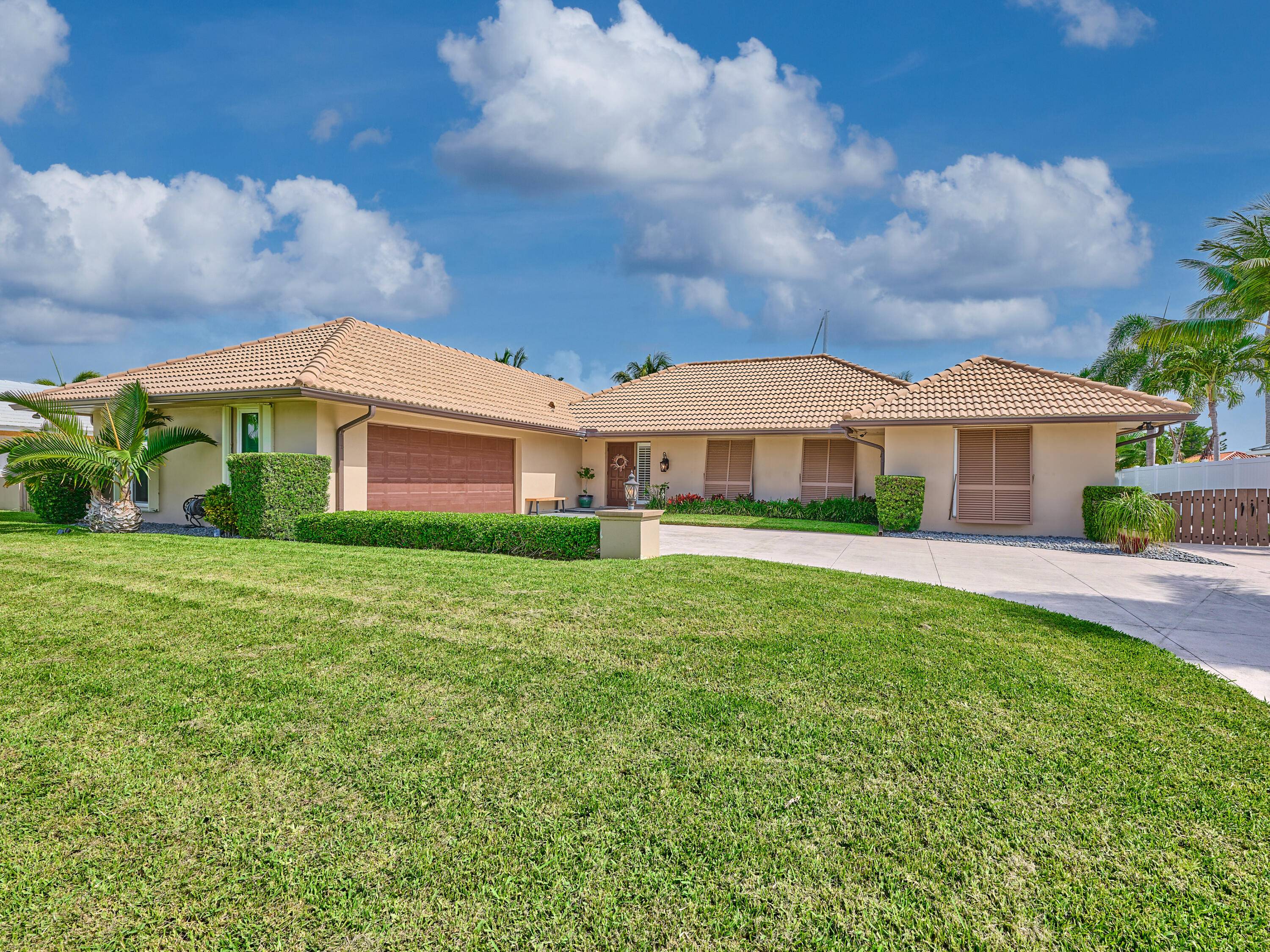 Welcome home to 1090 Fairview Lane, an inviting annual rental located on beautiful Singer Island, Florida.