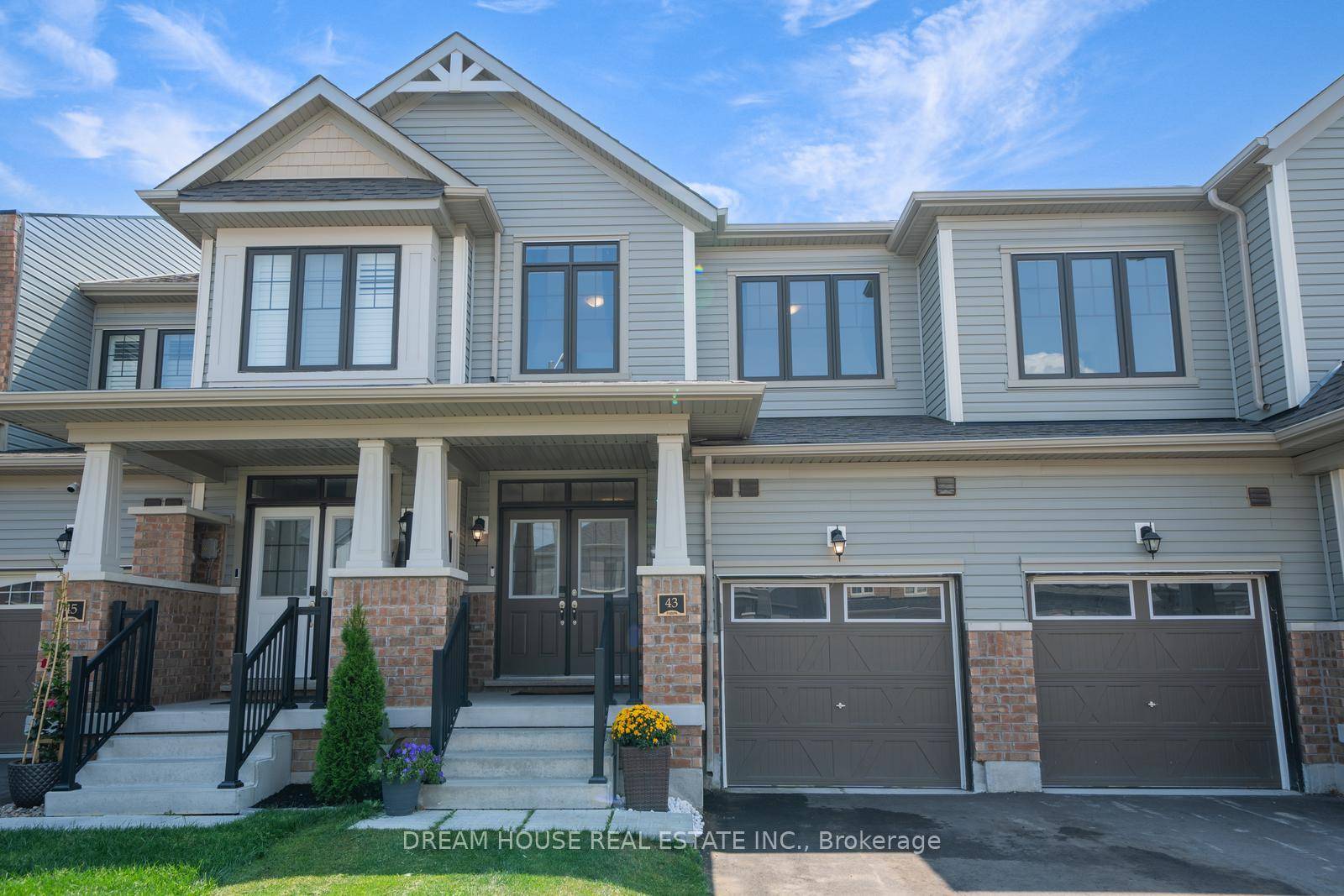 Welcome to this beautiful family home Buckhorn Model built by Fernbrook Homes in the popular area of Barrie, Ontario.