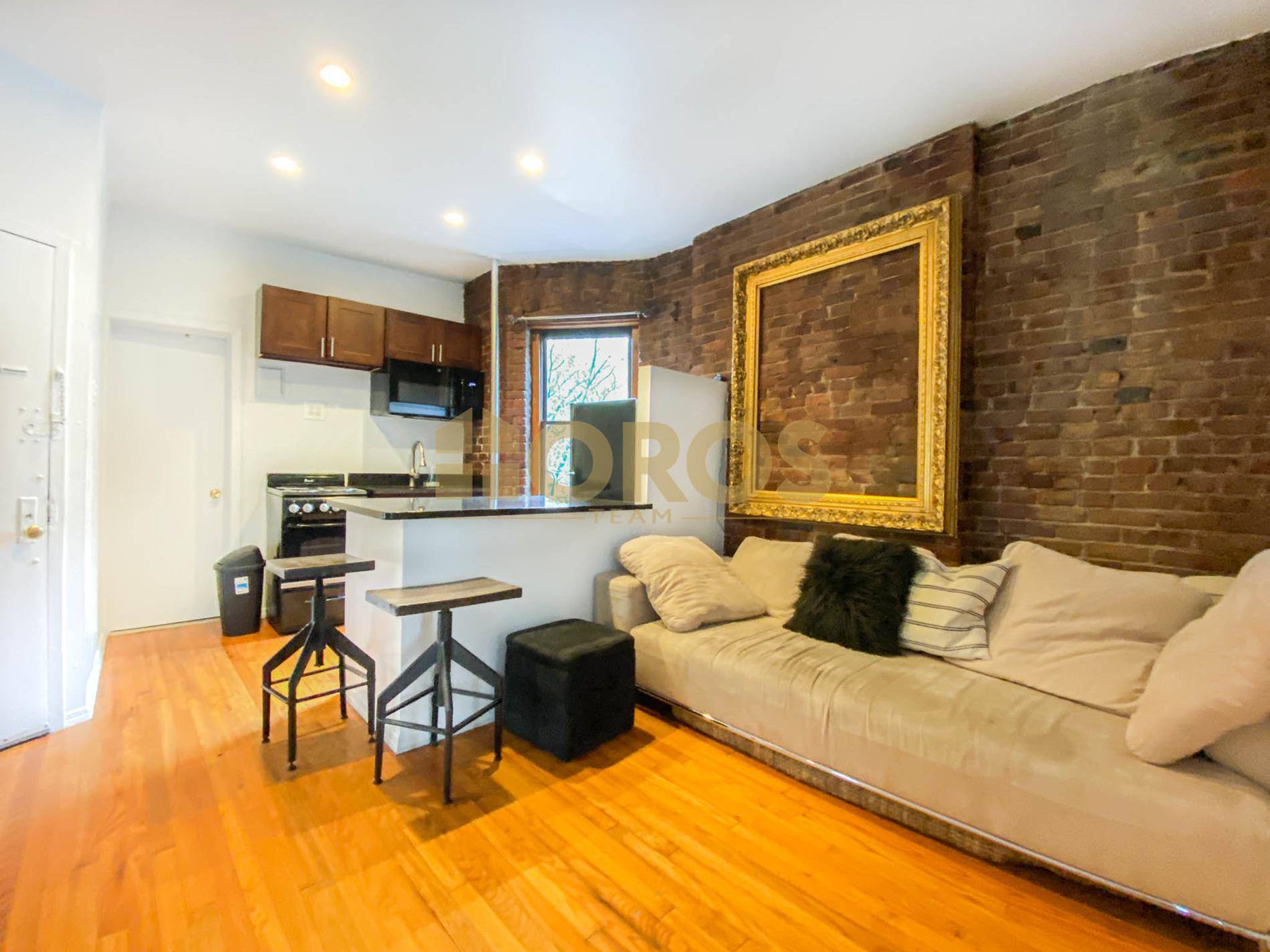 Charming 2 Bedrooms on Clinton St of LES 2 Bedrooms is ideally located in well maintained building at 40 Clinton Street Stanton Street.