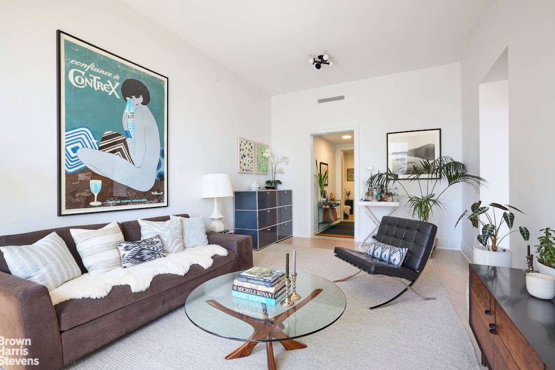 5 Star Living in Four Seasons Private Residence !