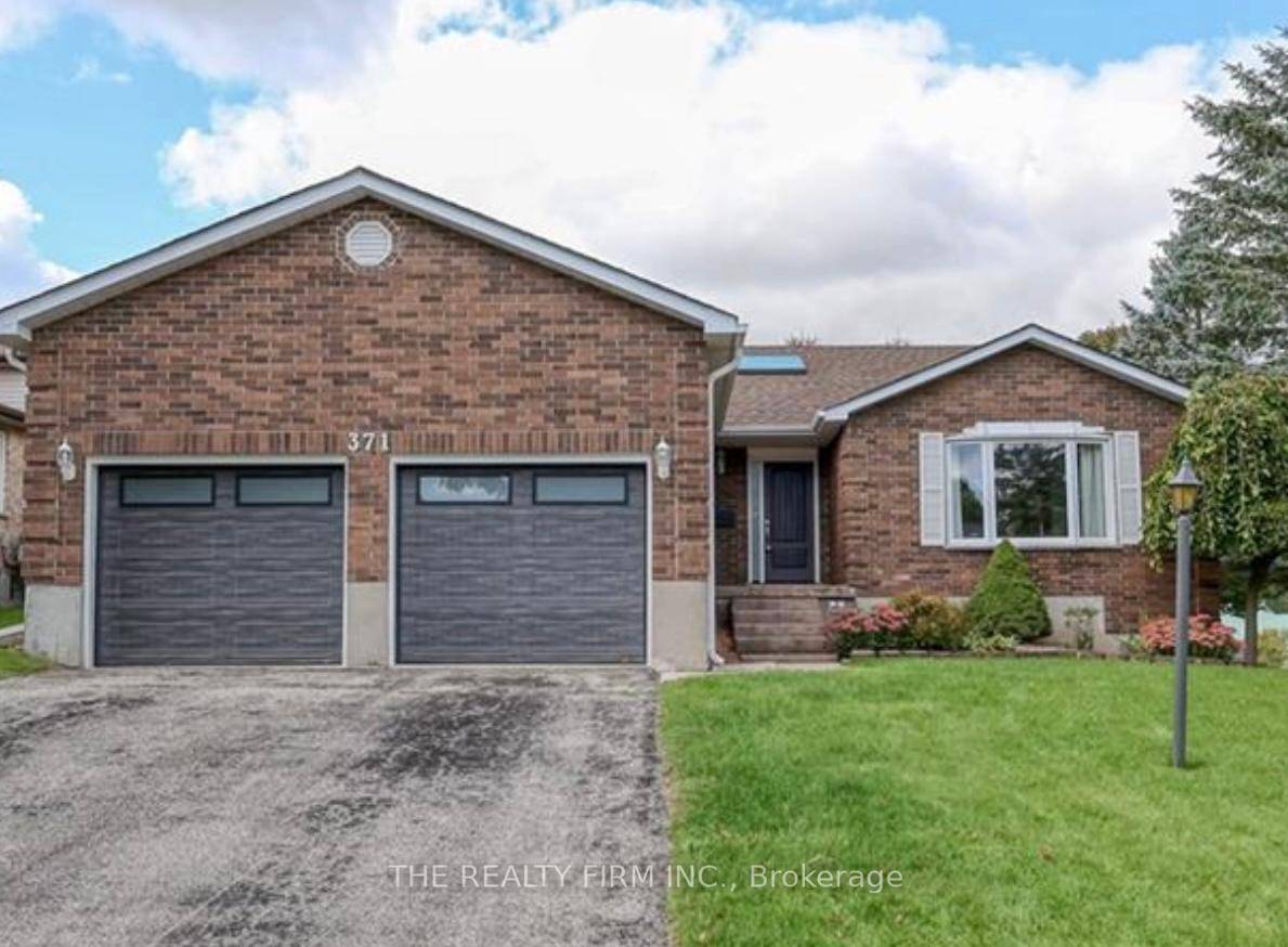 Welcome to this spectacular bungalow offering over 3, 000 square feet of beautifully finished living space, thoughtfully designed to suit a variety of lifestyles.