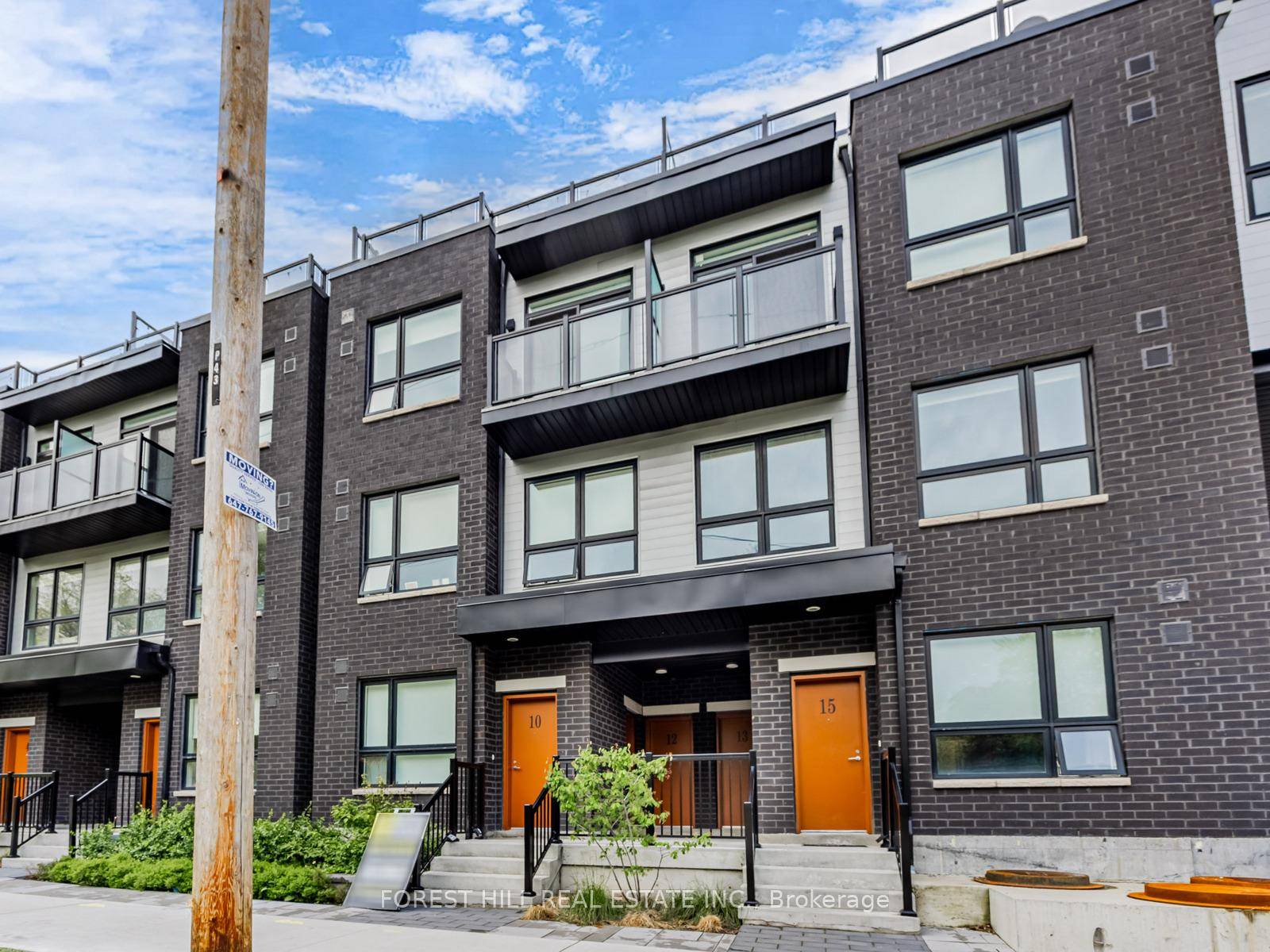 15 Brenthall This beautifully appointed Townhome is 1064 sq ft plus a 221 sq ft terrace and balcony off the Primary Bedroom.