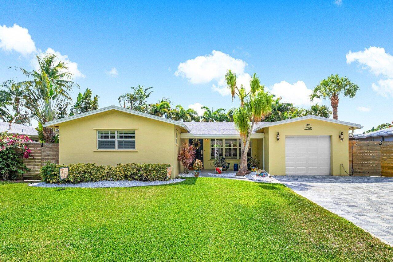 East Boynton Beach's most desirable no HOA community within the Chapel Hill area welcomes you home to 2701 SW 4th Street.