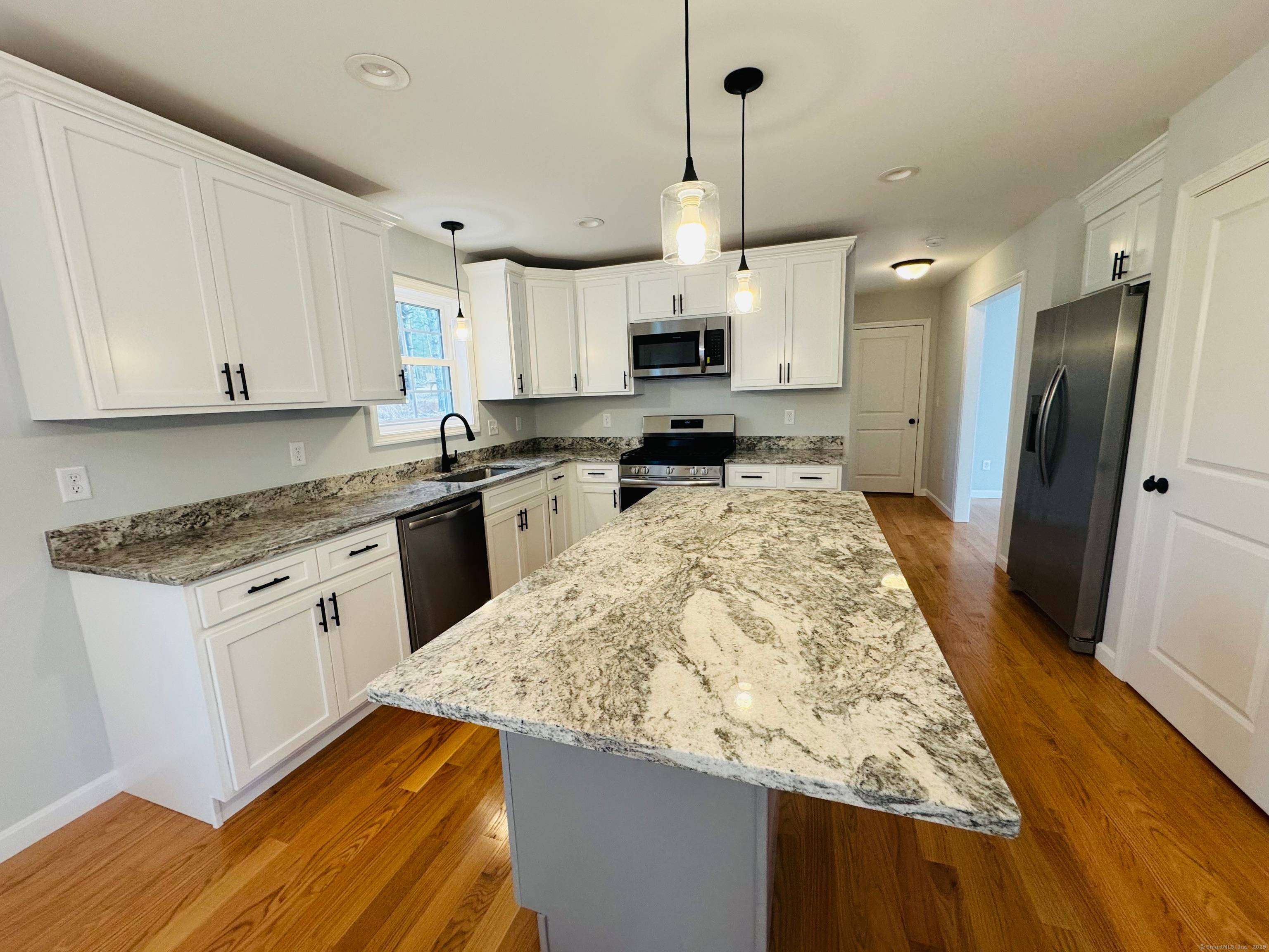 Welcome to the Country ! Beautiful 2026 colonial TO BE BUILT with hardwoods throughout.