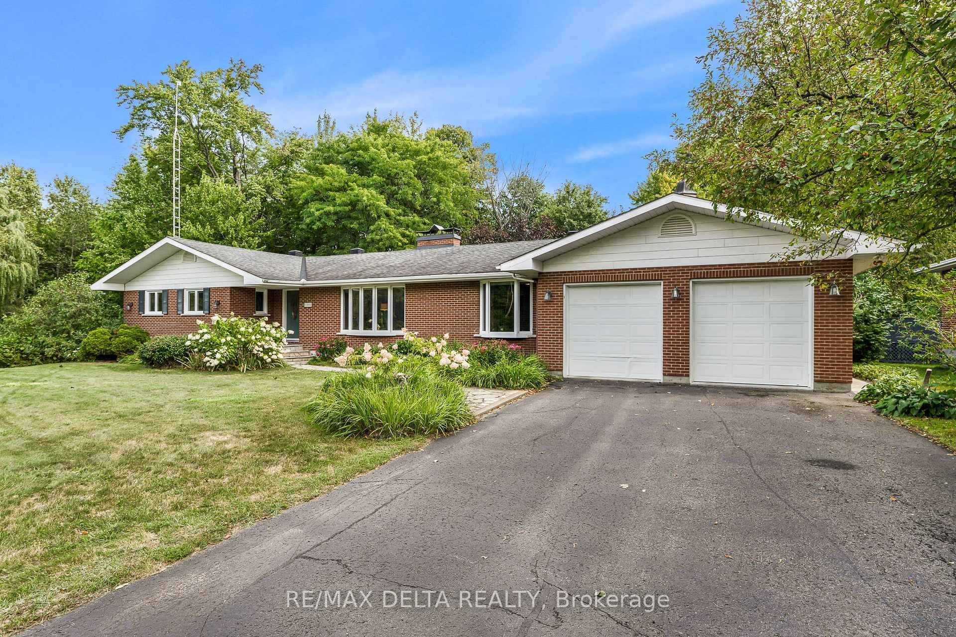Discover your perfect home with this quiet 3 bedroom, 2.