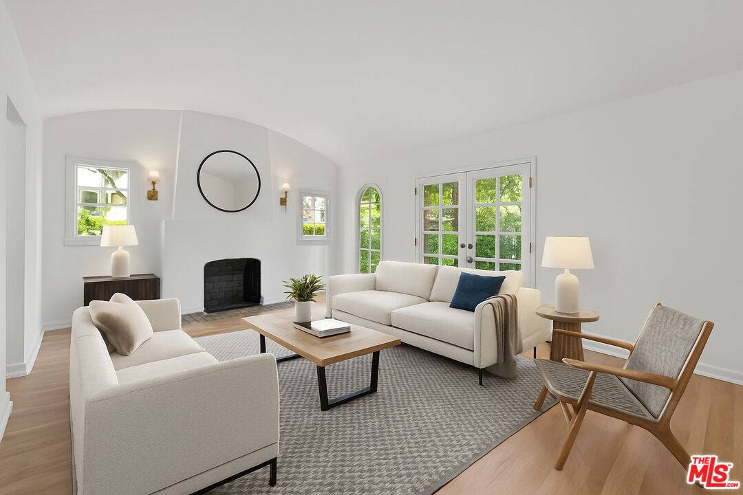 953  N Martel Ave 2BR Hollywood Hills East La