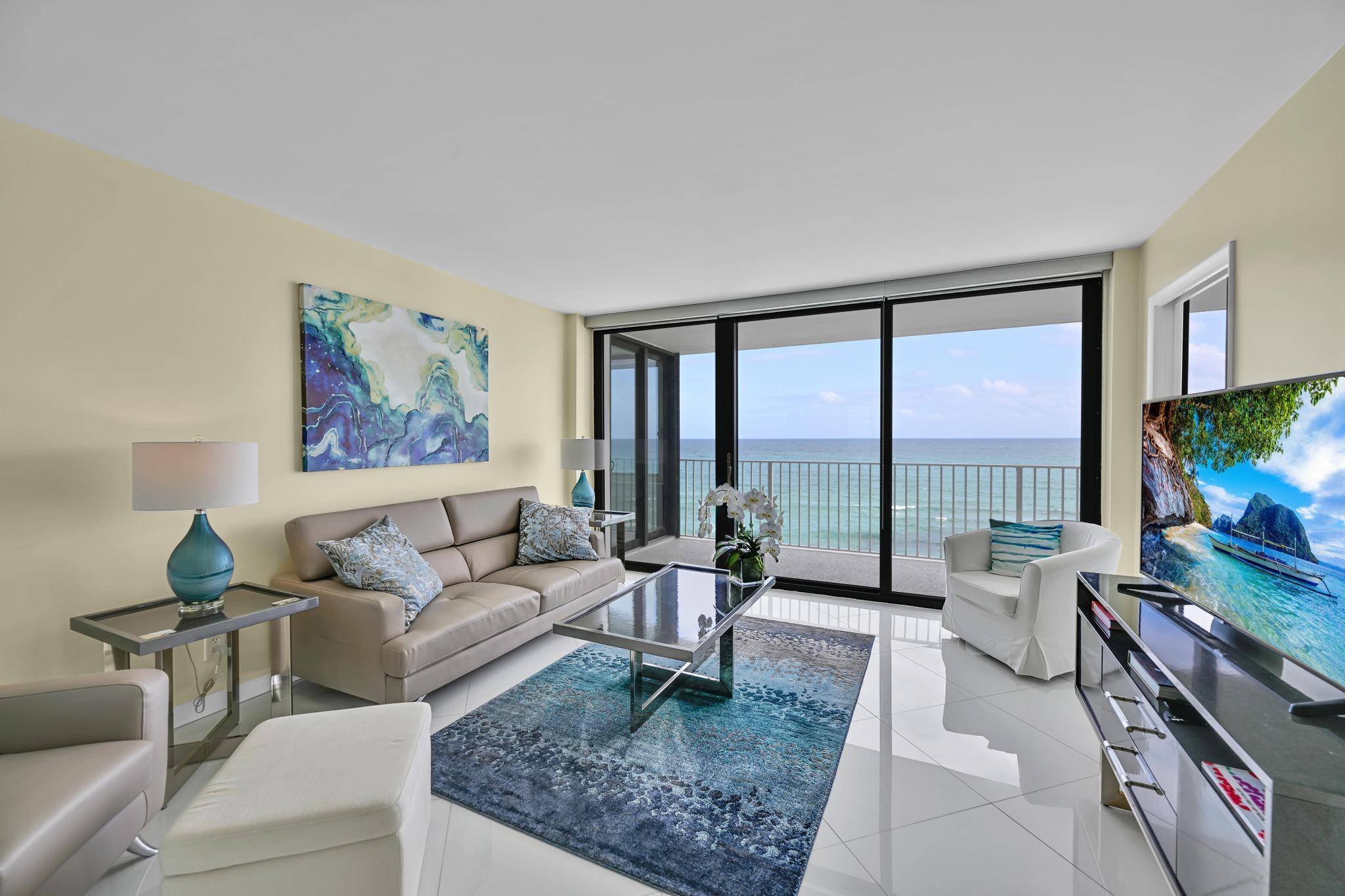 OCEAN, OCEAN, OCEAN ! Direct Views from every room.