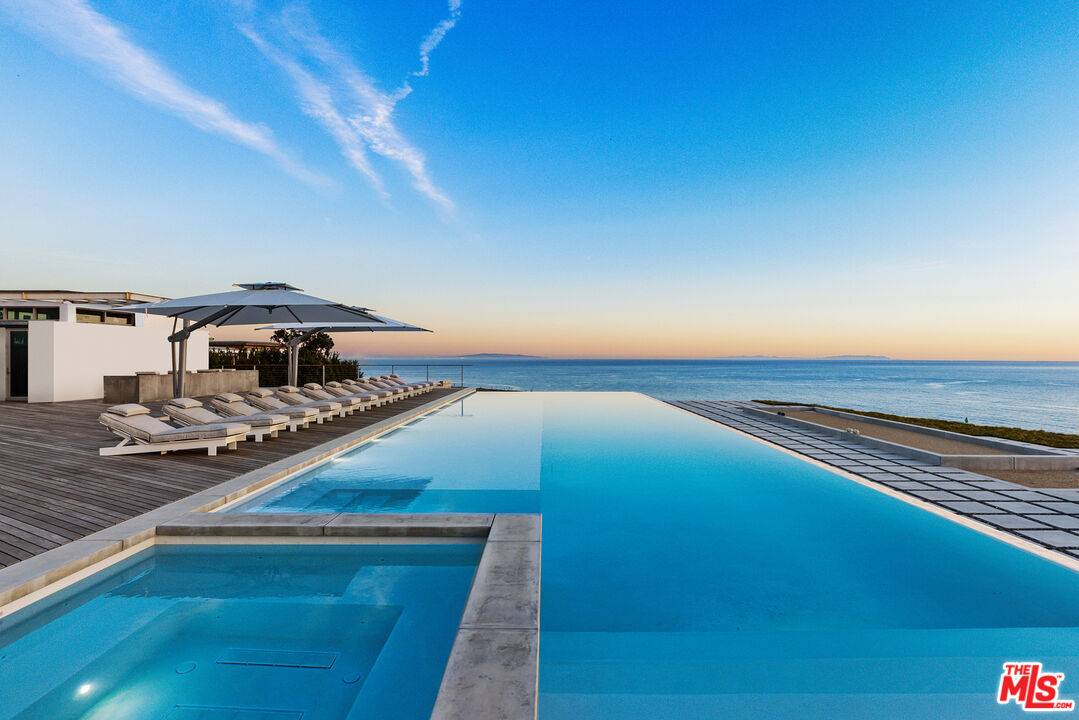 24186   CASE CT Malibu LA
