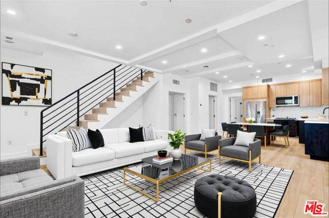 13463  Beach Ave 16BR Marina Del Rey La