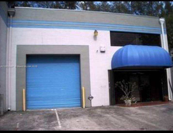 Exceptional Opportunity in Doral Discover the potential of owning a standalone building in the vibrant heart of Doral.