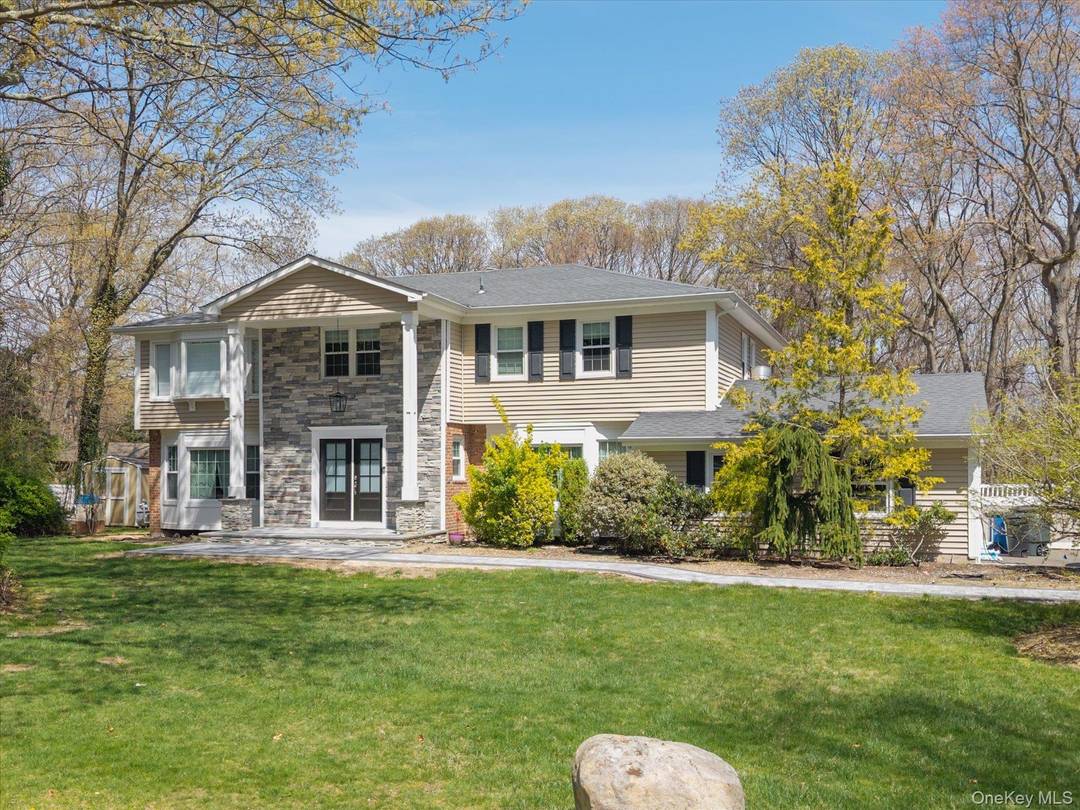 Exquisite Estate in Prestigious Imperial Gardens Tucked away in the exclusive enclave of Imperial Gardens, this grand colonial estate redefines luxury living.