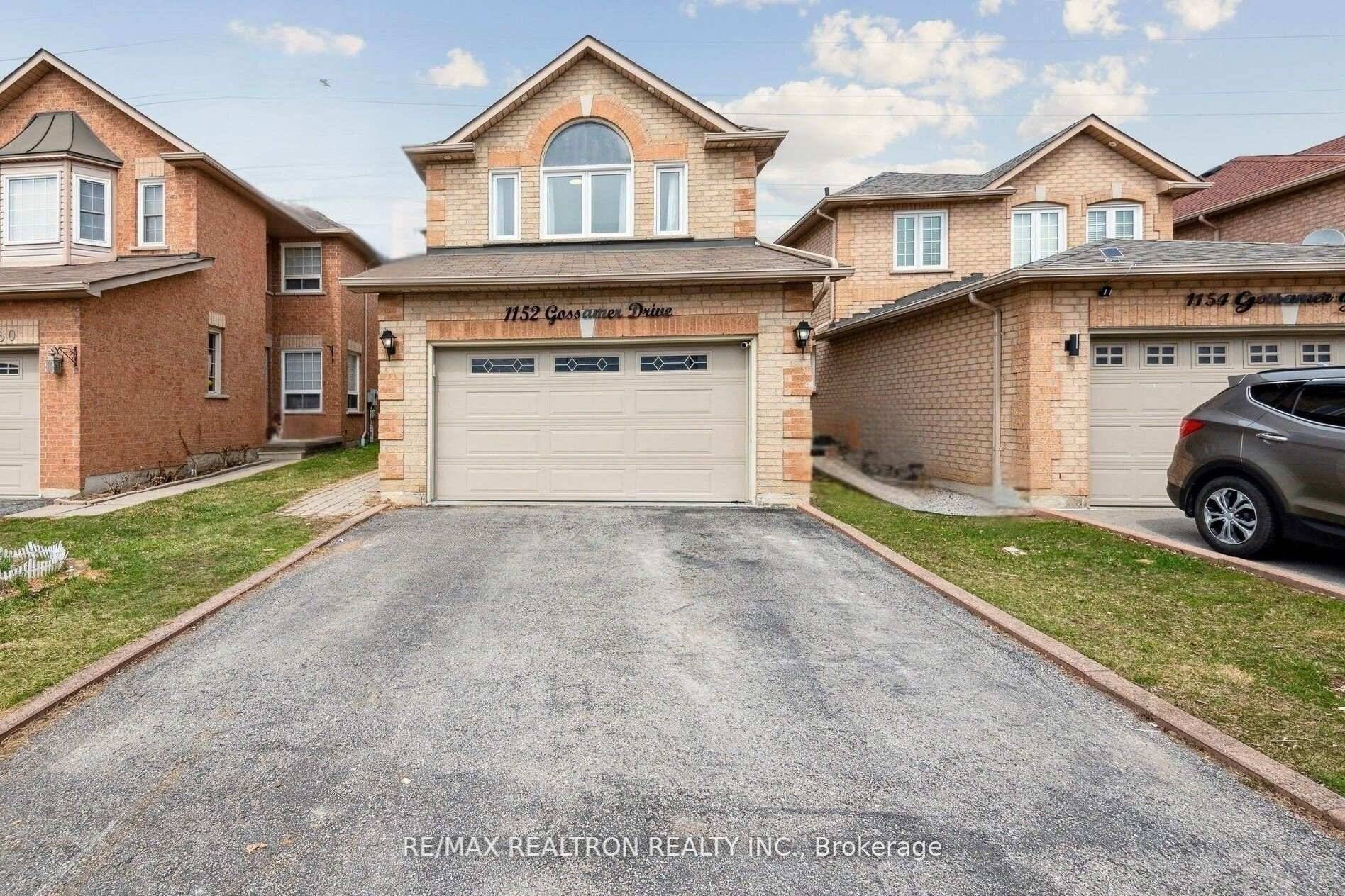 Experience refined living in this elegant detached residence tucked away on a serene dead end street in Pickerings prestigious Liverpool community.