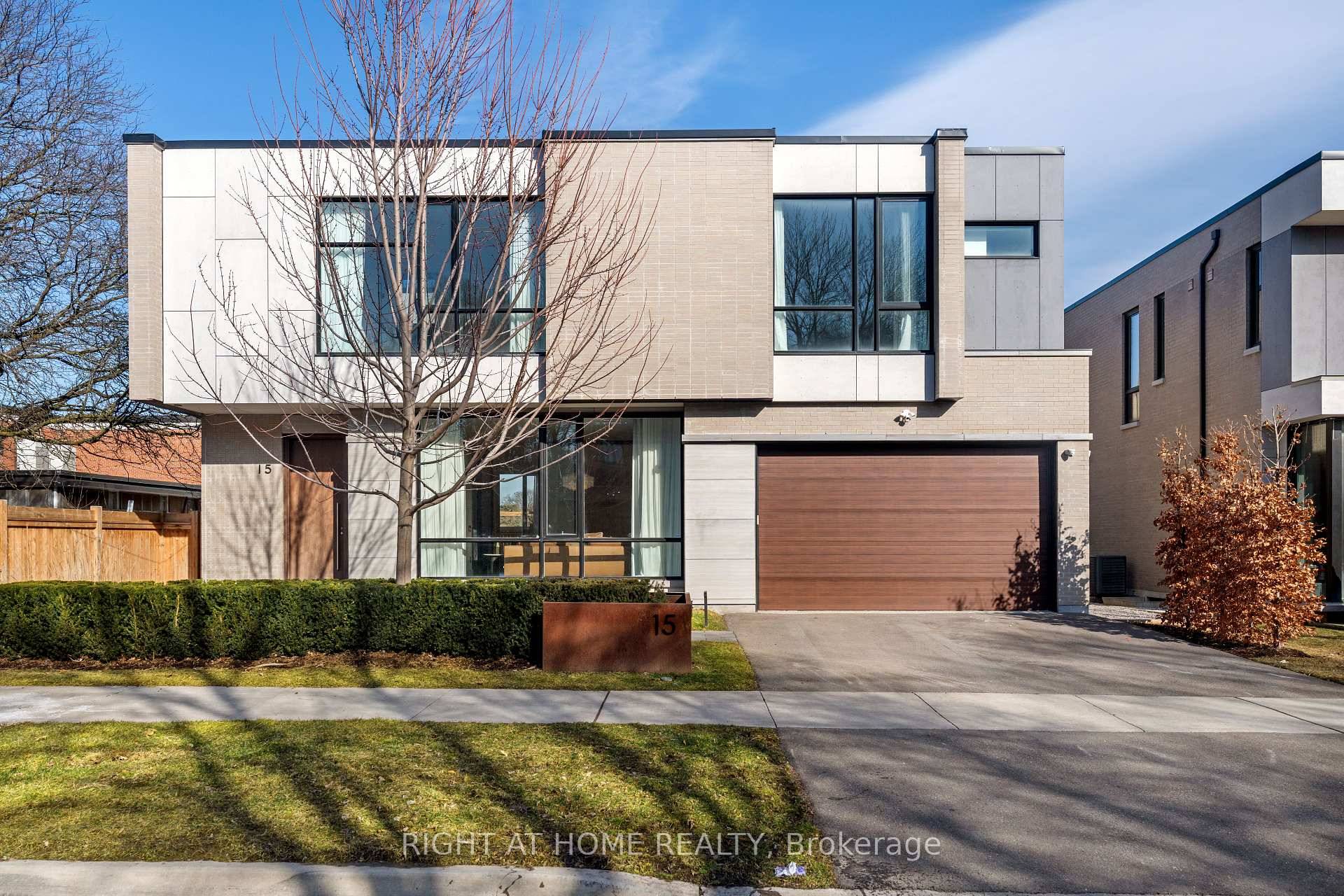 Welcome To This Exceptional Executive Home In The St Andrew Windfields Neighbourhood !