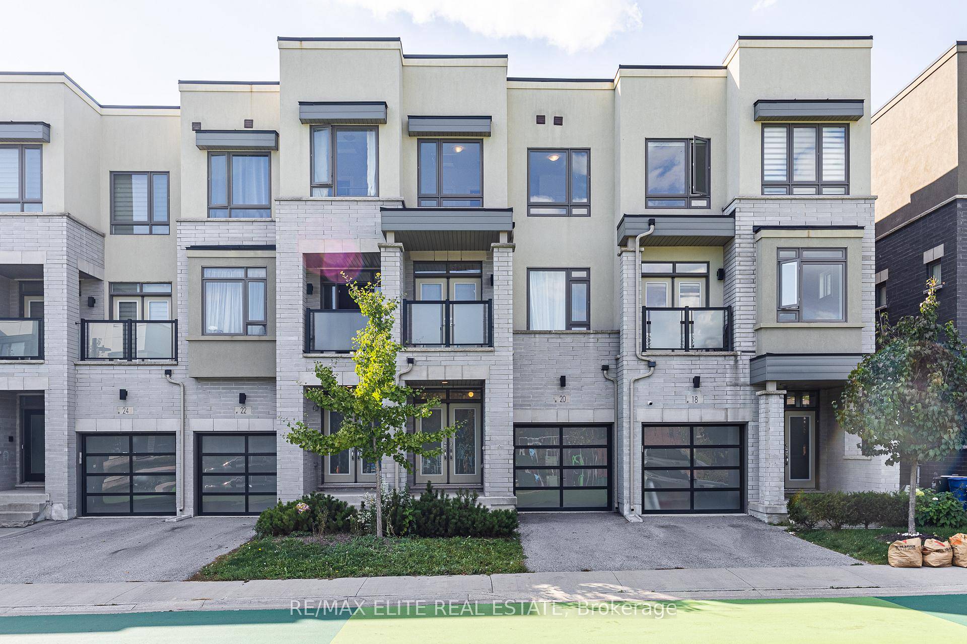 Bayview John luxury executive end unit townhouse.