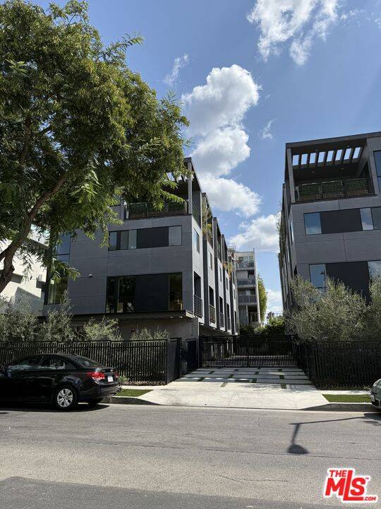 1144 N Detroit St 3BR Hollywood Hills East La