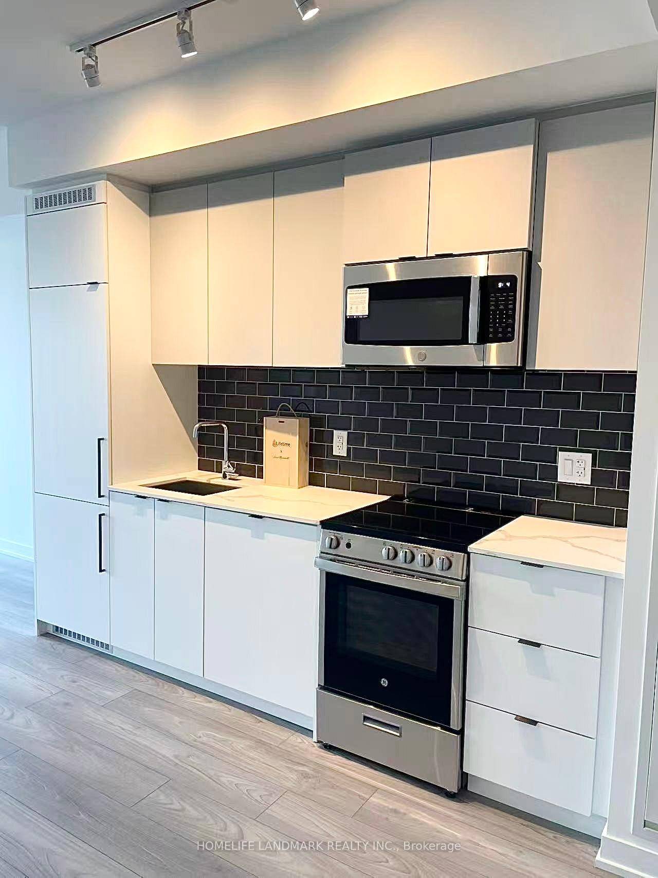 620 sqft interior 111 sqft balcony XO2 Condo, 1Bedroom 1 Den can be used as 2nd bedroom 2 bathrooms, 11 FT Ceilings, Larger Layout, Absolute rare unit !