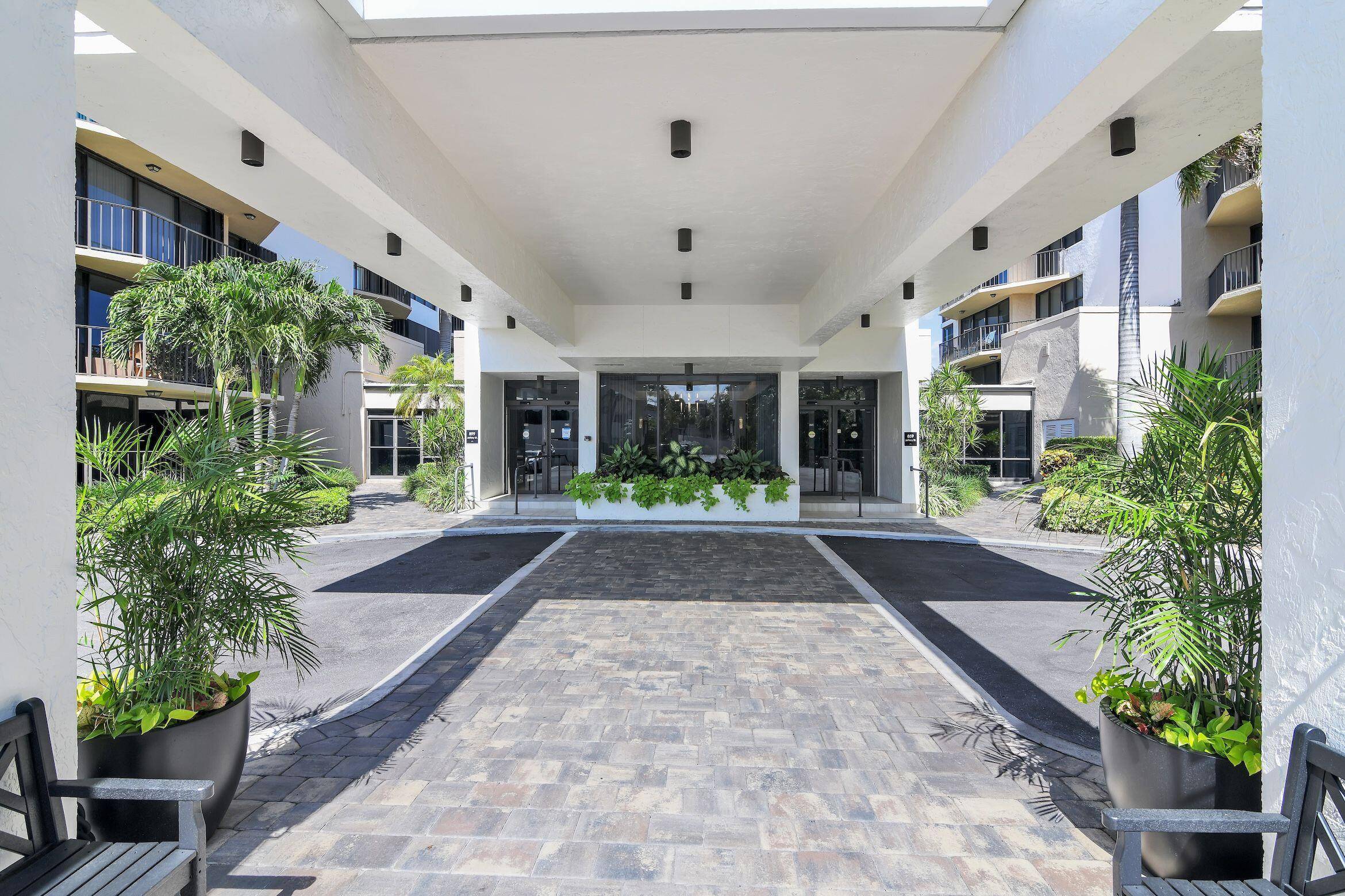 FIRE SALE SPECTACULAR, LARGE PENTHOUSE 1 BR 1.