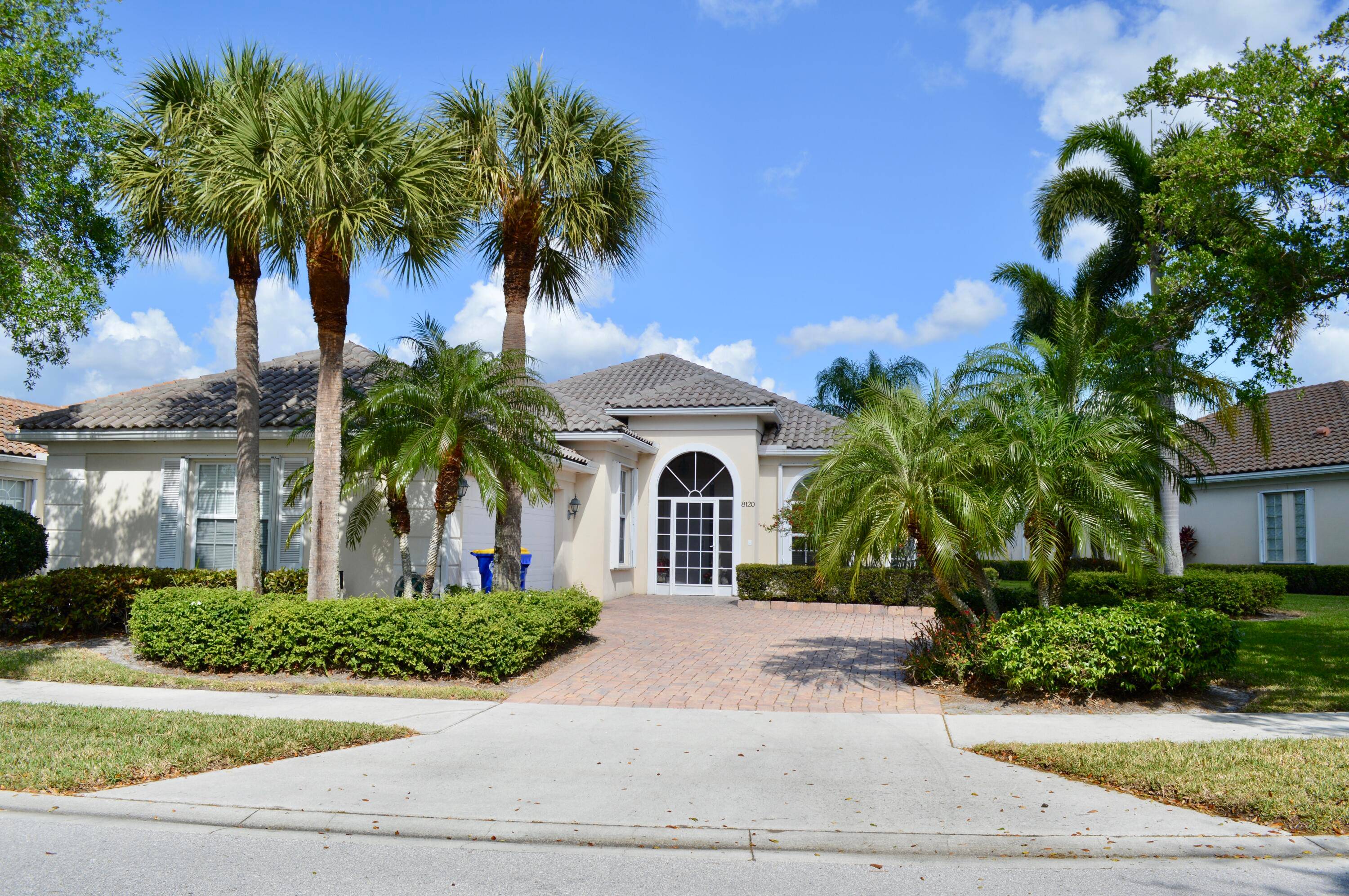 Immaculately maintained, 3 bedroom, 2 bath plus den, 2 car garage home with tile and laminate floors throughout.
