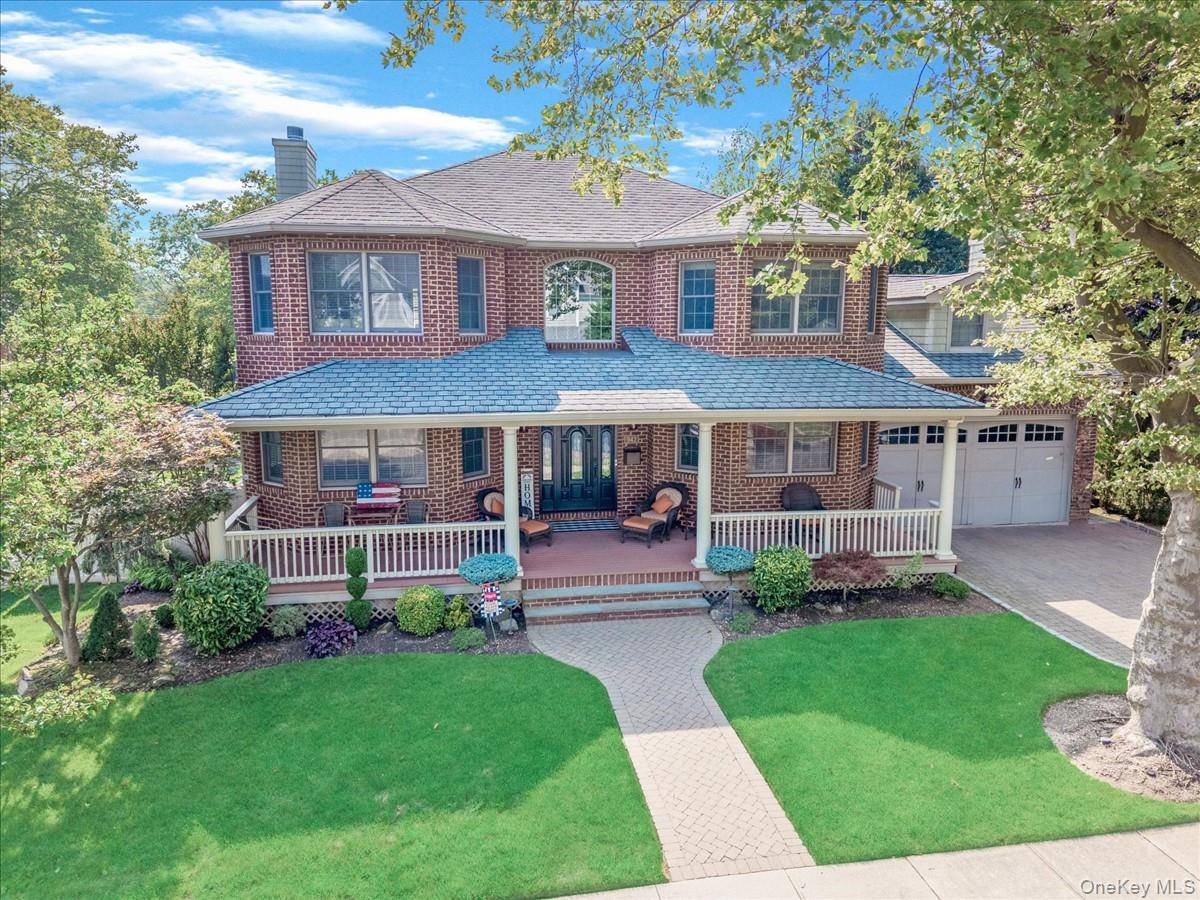 This is a massive custom built home on a premier and very wide block in North Merrick.