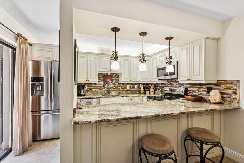 Enjoy the best of Florida living !