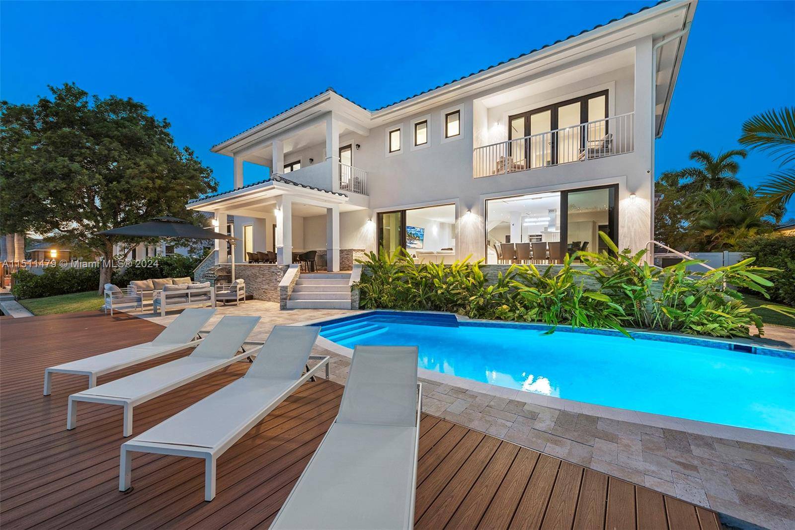 Built in 2021 This beautifully designed home is located in an exclusive area of South Lake in Hollywood Beach on a 100 waterfront lot with direct ocean access seconds away ...