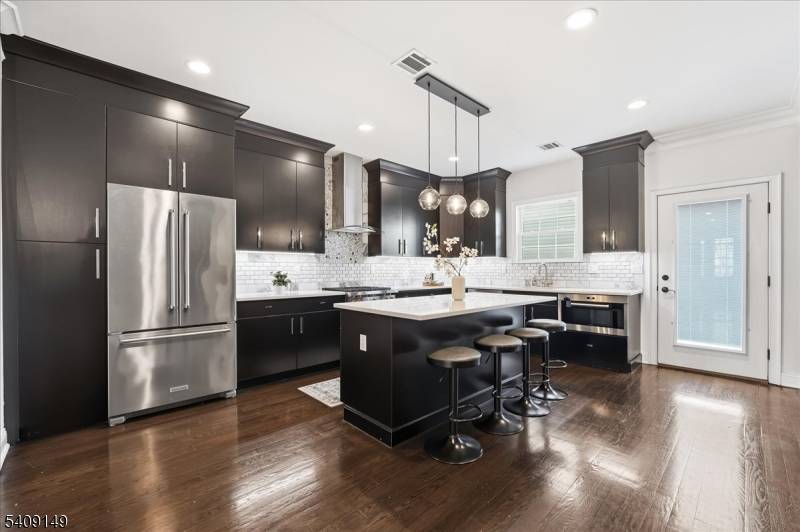 Looking for the simplicity of condo living with the space and functionality of a full townhome ?