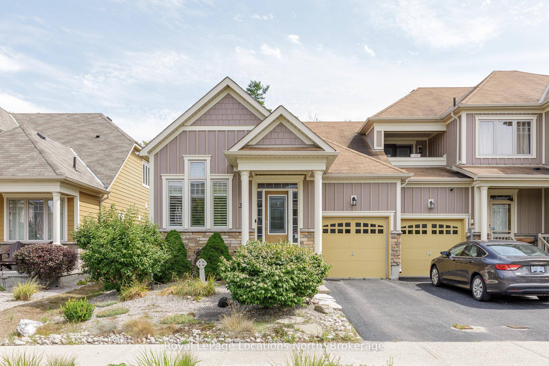 Welcome to this stylish bungalow townhome in the sought after Stonebridge community.
