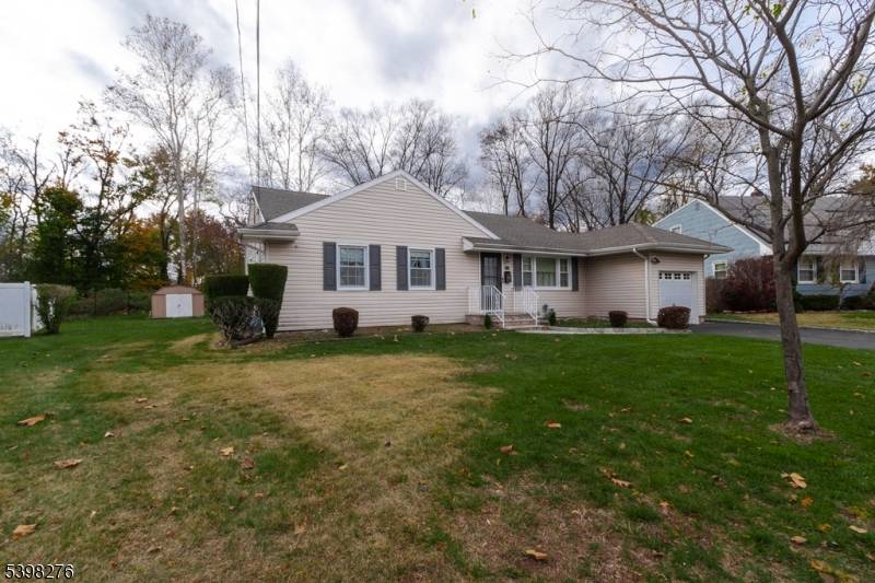 Welcome to this fabulous ranch in the Conant Estates Development !