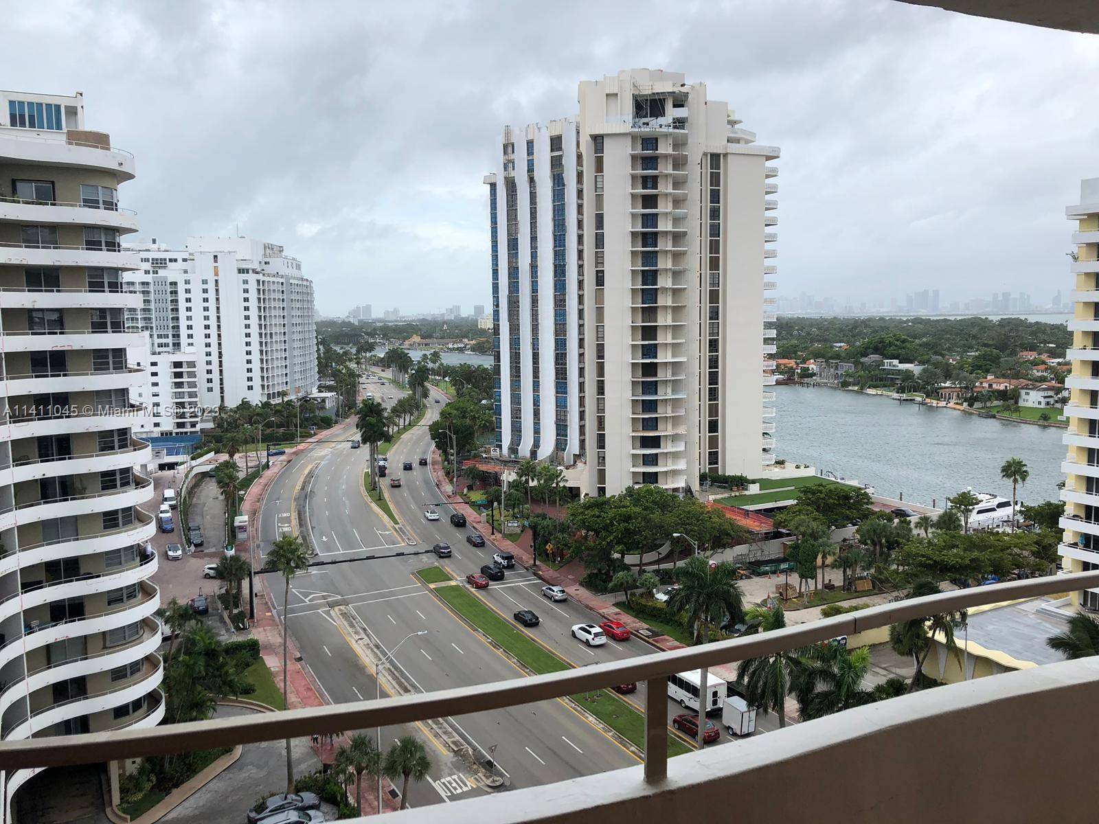 Great unit for rent in Ocean Side Plaza.
