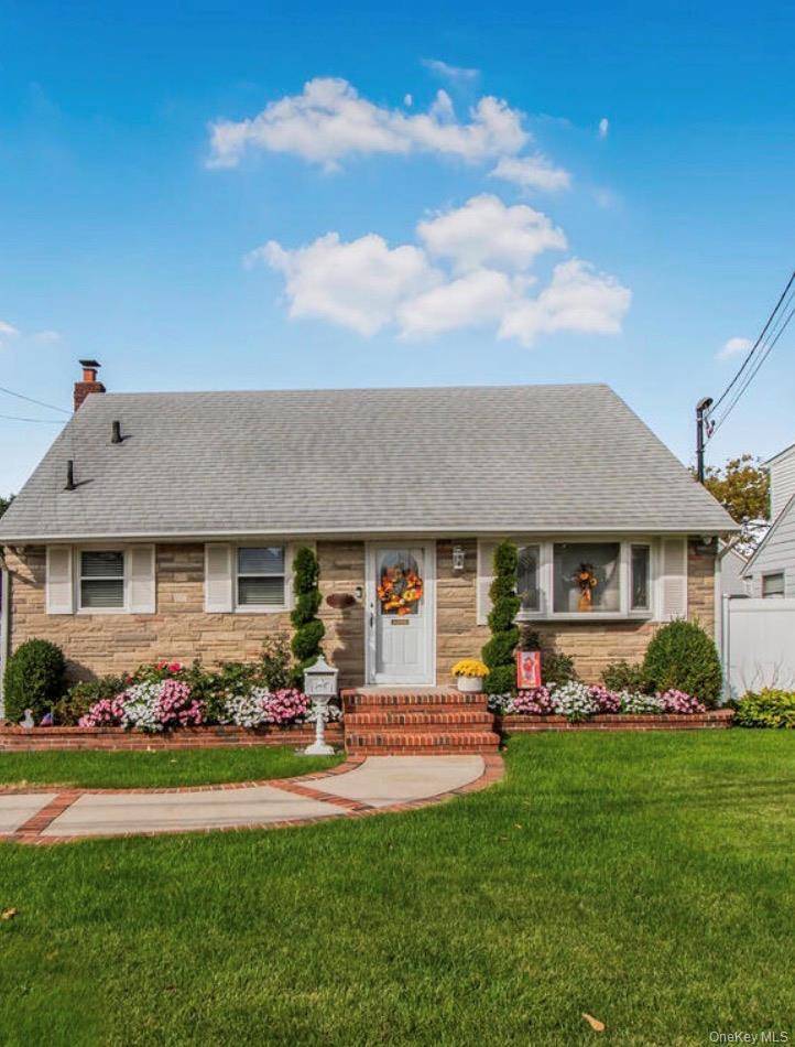 Welcome to this charming single family home located in the sought after Valley Stream community.