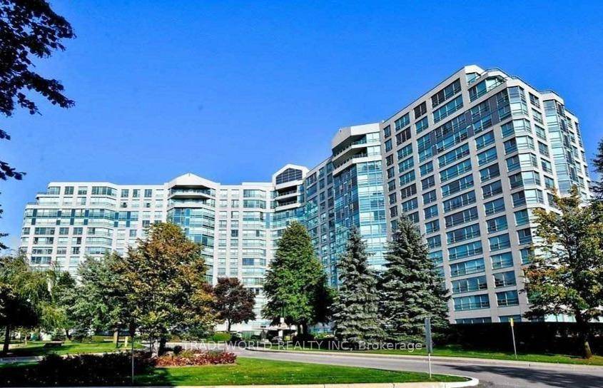Beautiful Landmark of Thornhill Spacious amp ; Bright 2 Bedrooms Den Approx.