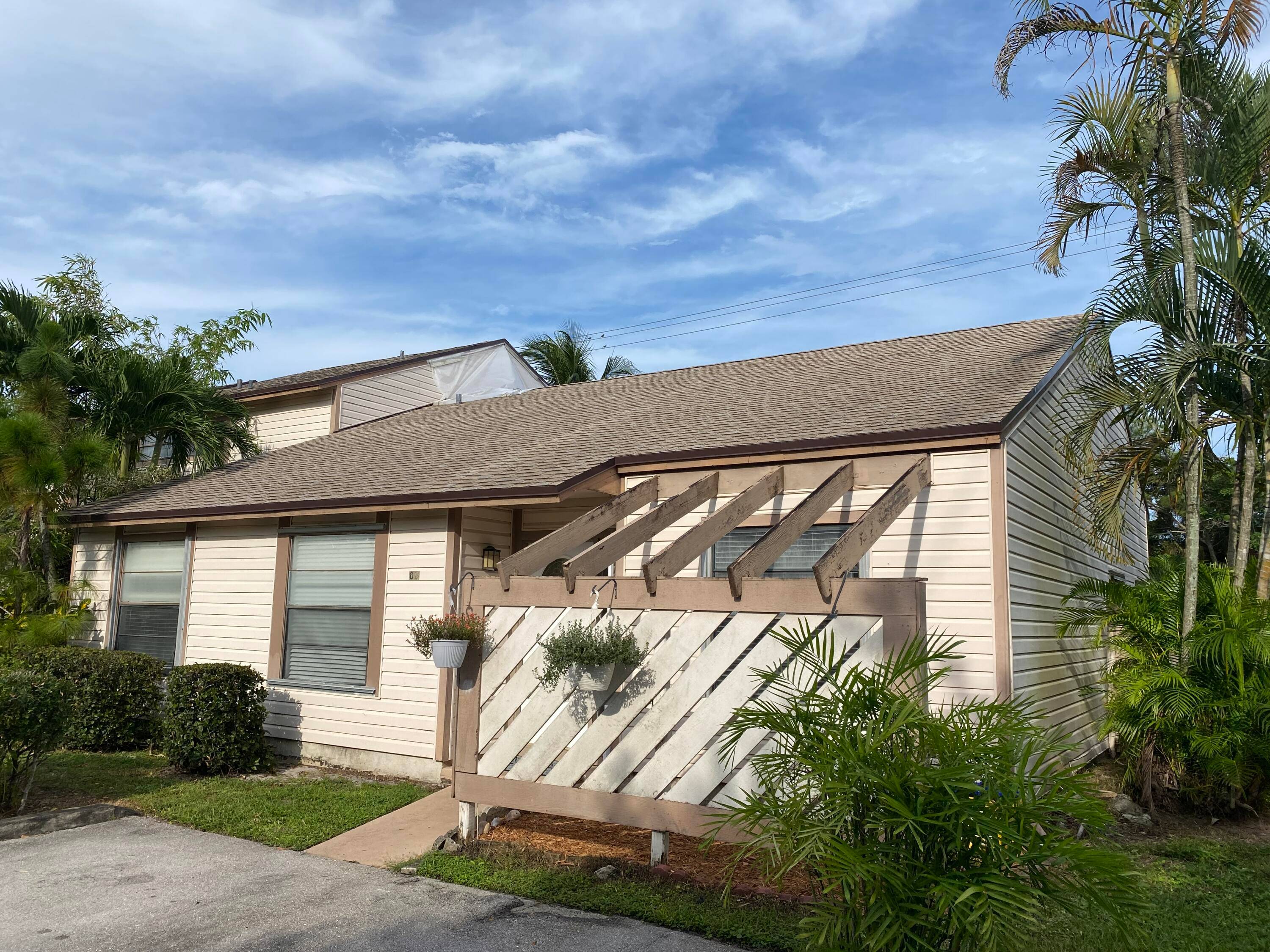 Beautifully maintained sunny end unit that is a true 3 bedroom PLUS AN EXTRA DEN or OFFICE SPACE or 4th BEDROOM !