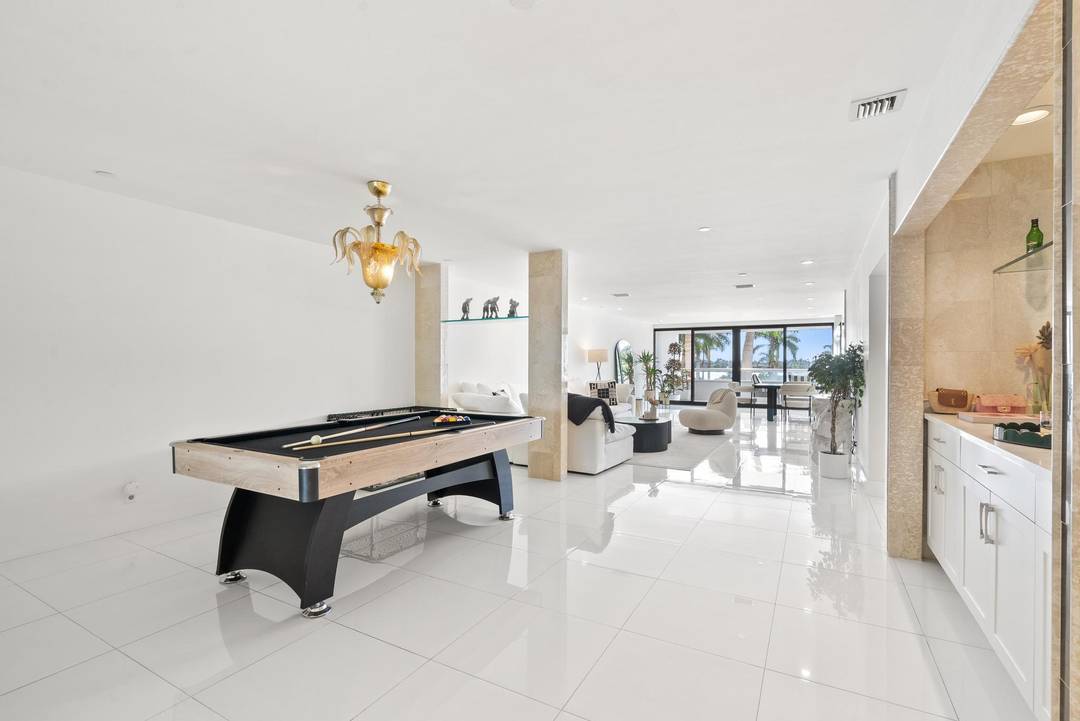 Enjoy effortless luxury in this turnkey townhouse in The Plaza, one of West Palm Beach's premier full service buildings.