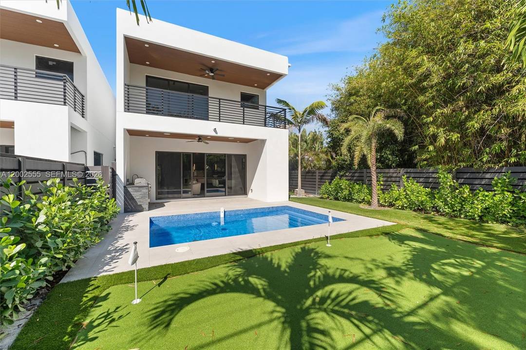 Exceptional new construction luxury townhome offering modern design, functionality, and lifestyle flexibility in a prime East Fort Lauderdale location just minutes from the beach, Las Olas, and downtown.